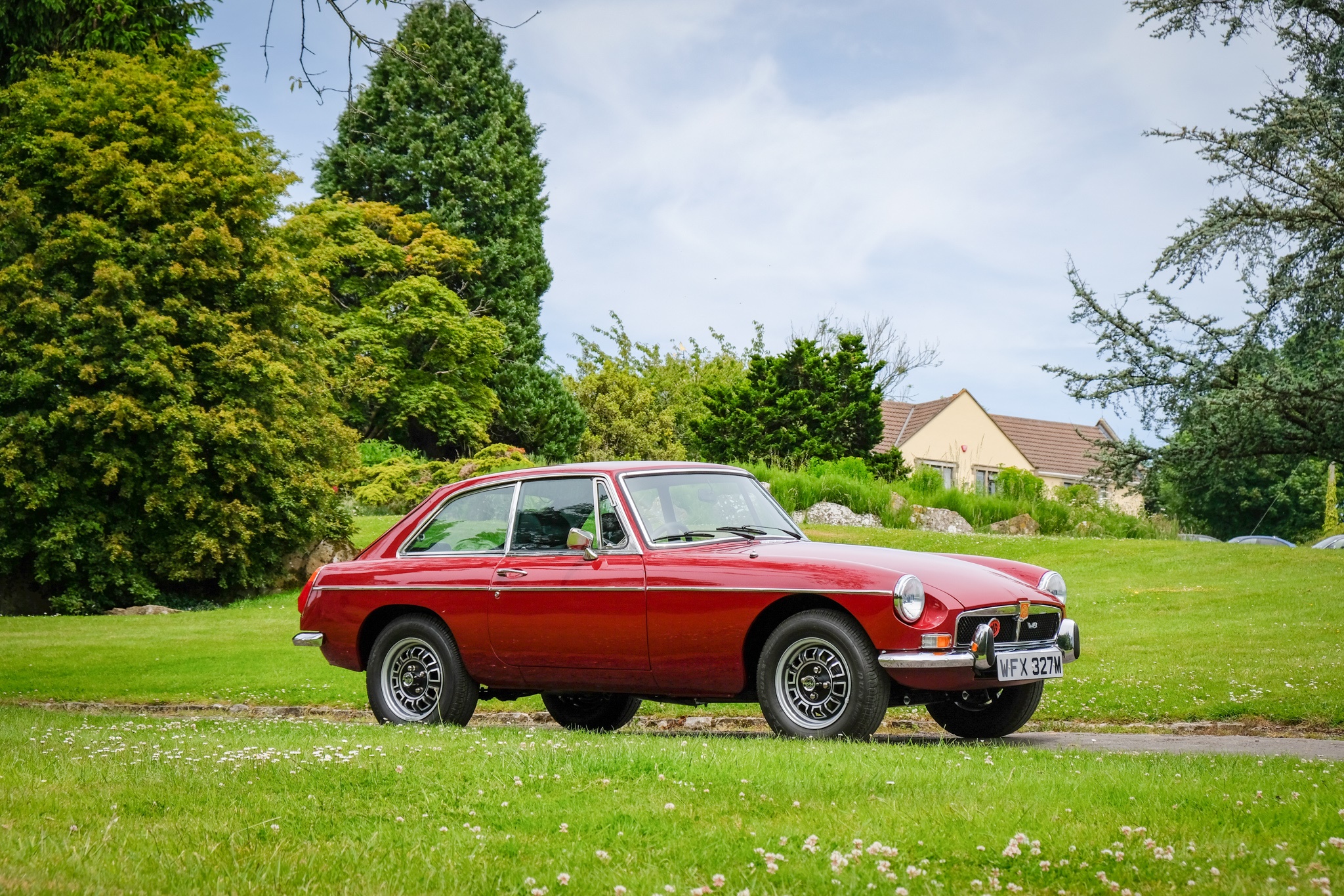 Lot 114 - 1973 MG B GT V8