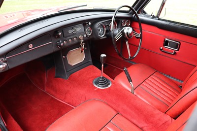 Lot 117 - 1968 MG B GT