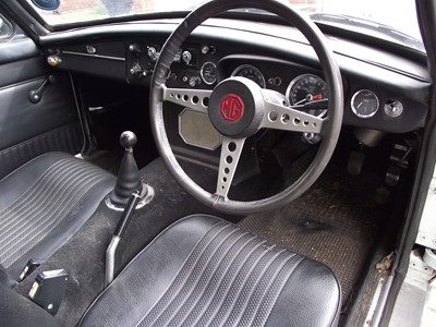 Lot 1971 MG B GT