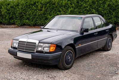 Lot 115 - 1990 Mercedes-Benz 260 E