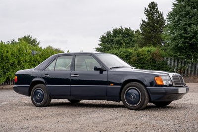 Lot 115 - 1990 Mercedes-Benz 260 E