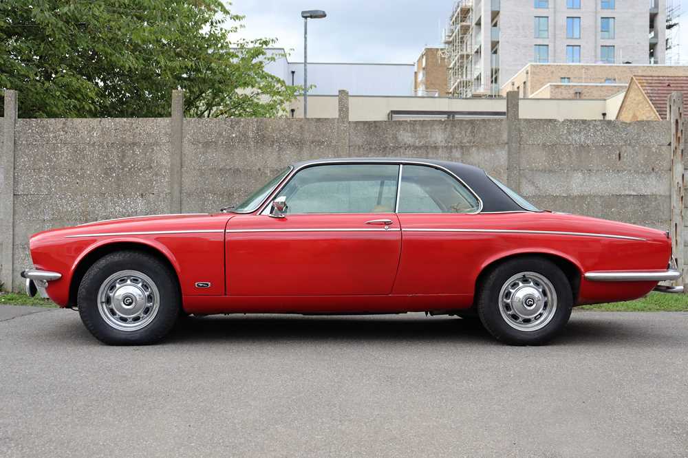 Lot 61 - 1977 Daimler Sovereign 4.2 Coupe