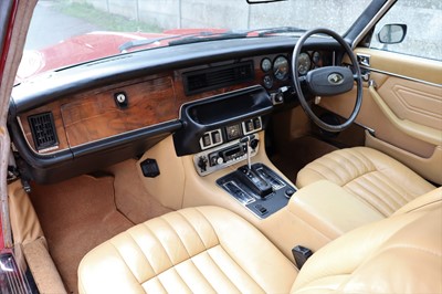 Lot 61 - 1977 Daimler Sovereign 4.2 Coupe