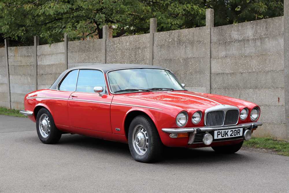 Lot 61 - 1977 Daimler Sovereign 4.2 Coupe