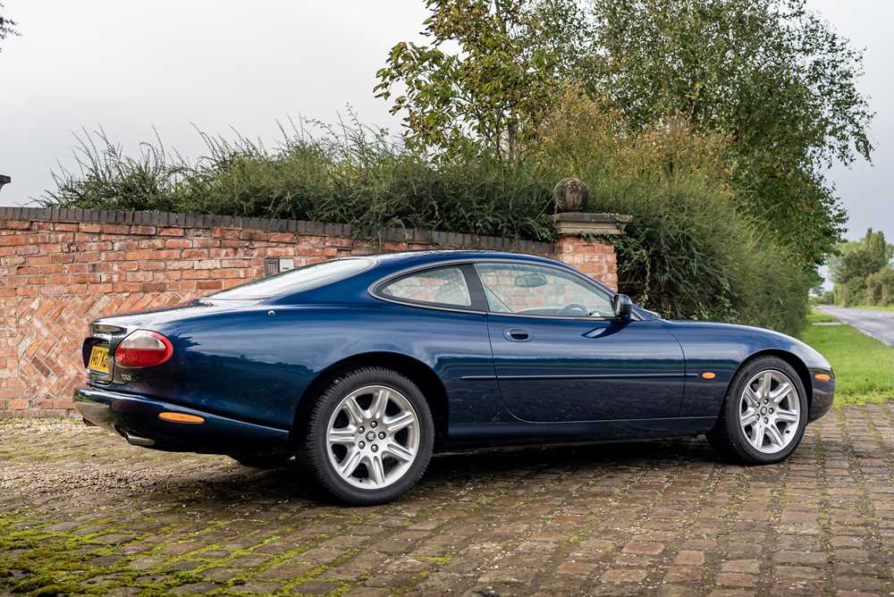 Lot 10 - 1999 Jaguar XK8 Coupe