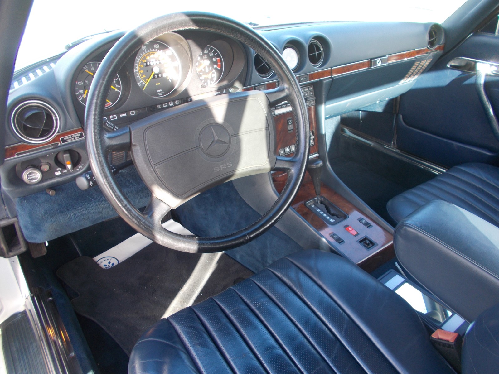 lot-77-1987-mercedes-benz-560-sl
