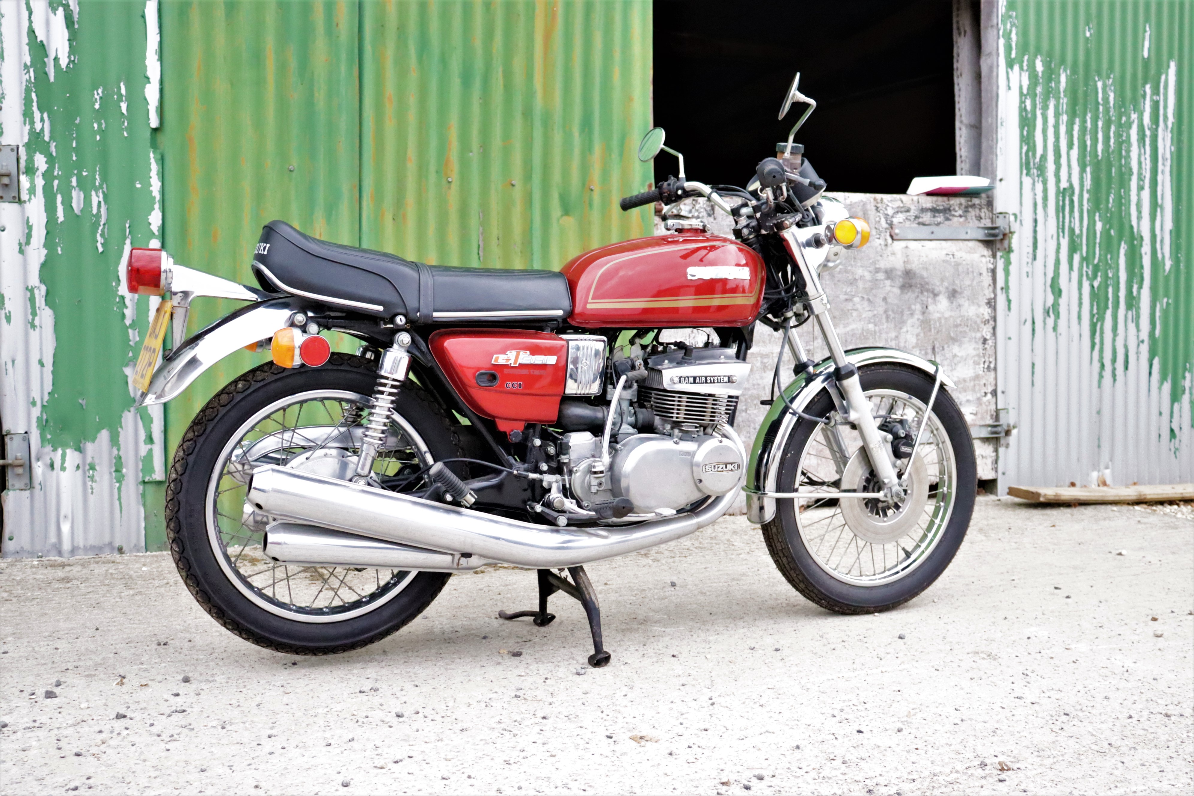 Lot 303 - 1977 Suzuki GT 380