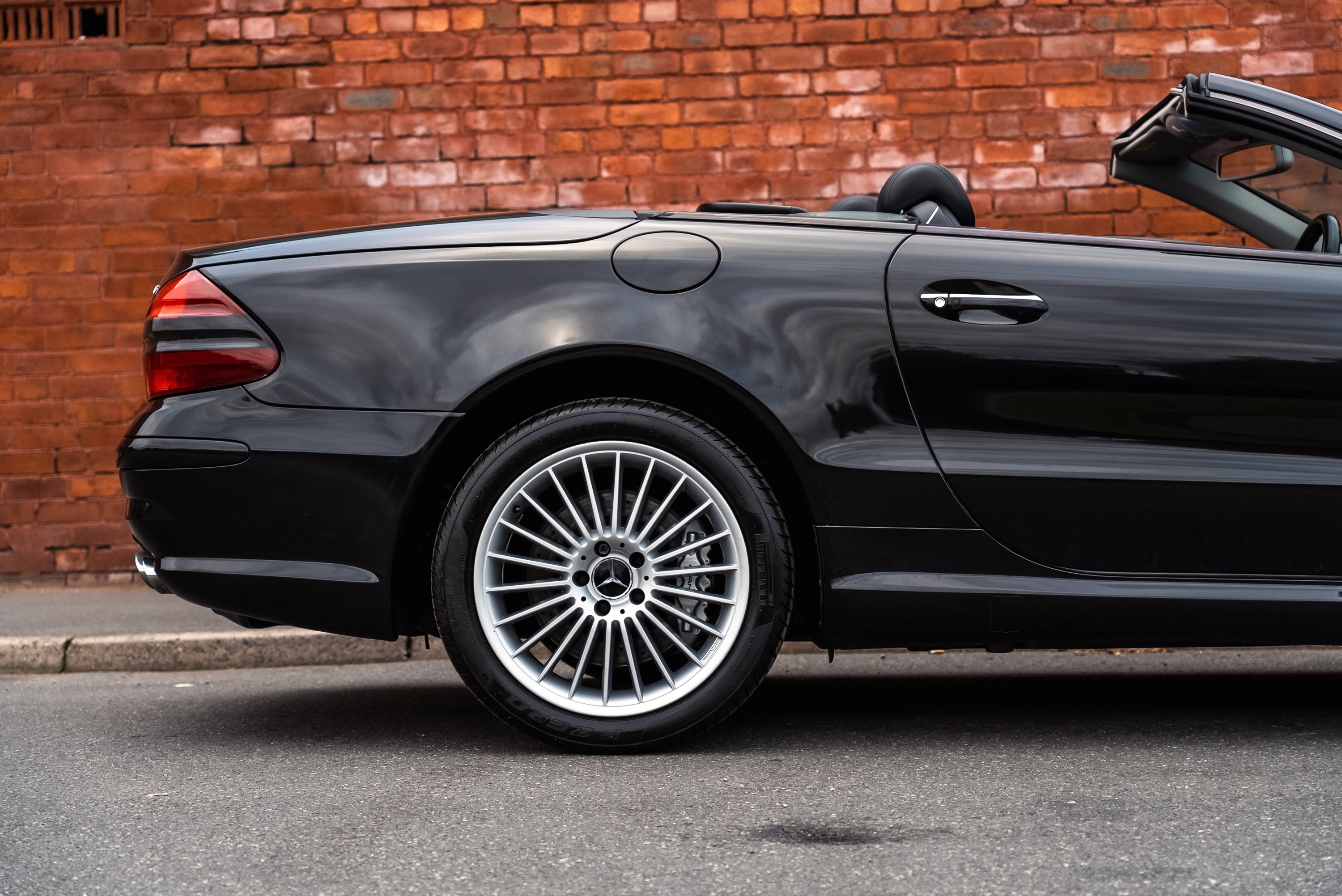 Lot 15 - 2003 Mercedes-Benz SL55 AMG