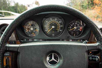 Lot 9 - 1982 Mercedes-Benz 500 SL