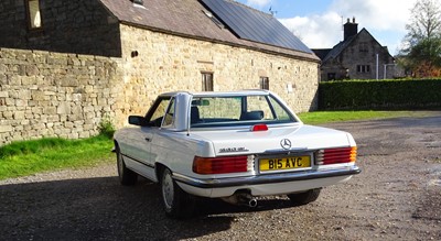 Lot 64 - 1986 Mercedes-Benz 560SL