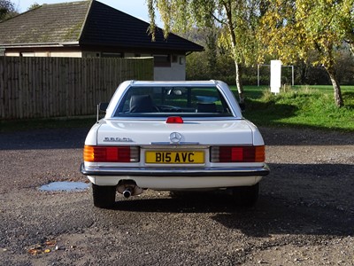 Lot 64 - 1986 Mercedes-Benz 560SL