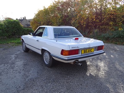 Lot 64 - 1986 Mercedes-Benz 560SL