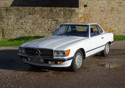 Lot 64 - 1986 Mercedes-Benz 560SL