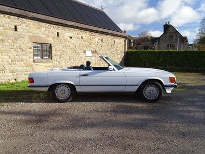 Lot 64 - 1986 Mercedes-Benz 560SL