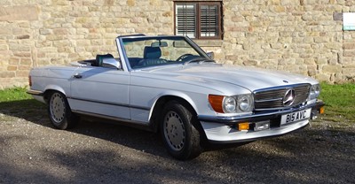 Lot 64 - 1986 Mercedes-Benz 560SL