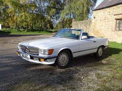 Lot 64 - 1986 Mercedes-Benz 560SL