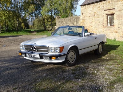 Lot 64 - 1986 Mercedes-Benz 560SL