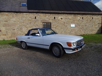 Lot 64 - 1986 Mercedes-Benz 560SL