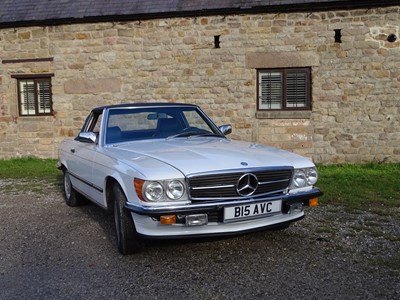 Lot 64 - 1986 Mercedes-Benz 560SL