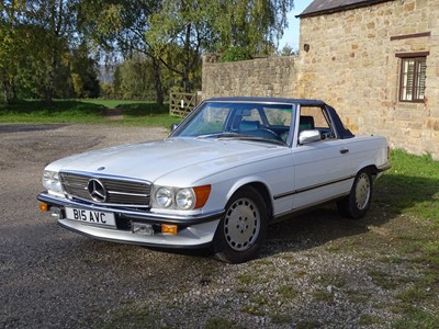 Lot 64 - 1986 Mercedes-Benz 560SL