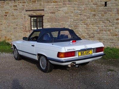 Lot 64 - 1986 Mercedes-Benz 560SL