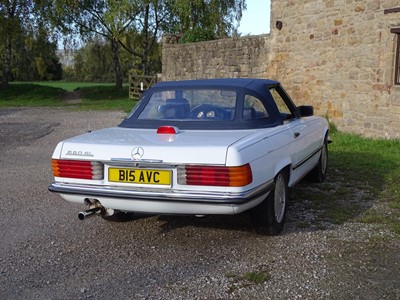 Lot 64 - 1986 Mercedes-Benz 560SL