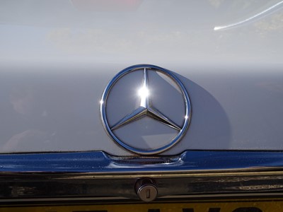 Lot 64 - 1986 Mercedes-Benz 560SL