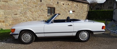 Lot 64 - 1986 Mercedes-Benz 560SL