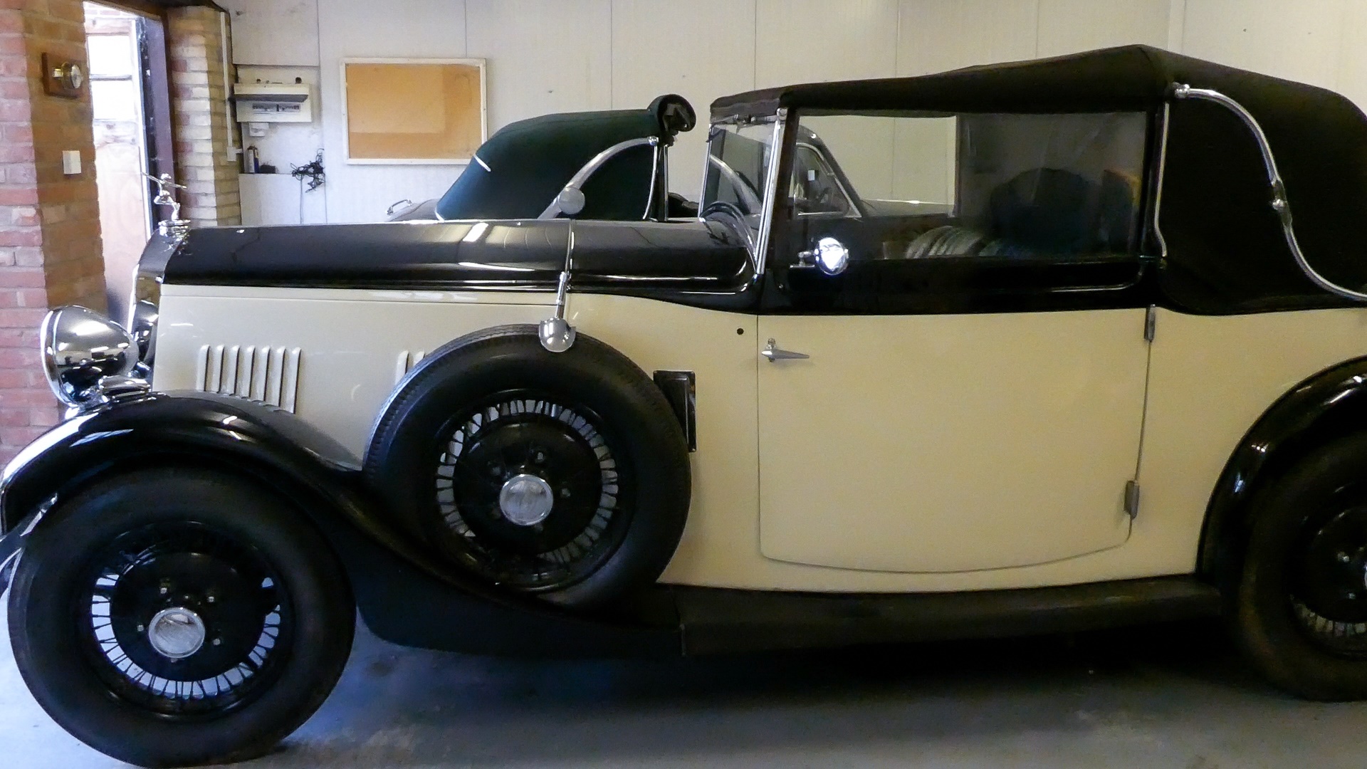 Lot 17 - 1934 Lanchester 15/18 Coupe