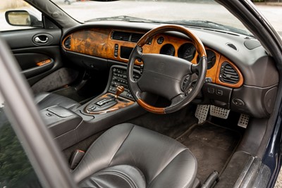 Lot 85 - 2001 Jaguar XKR 4.0 Coupe