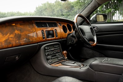 Lot 85 - 2001 Jaguar XKR 4.0 Coupe