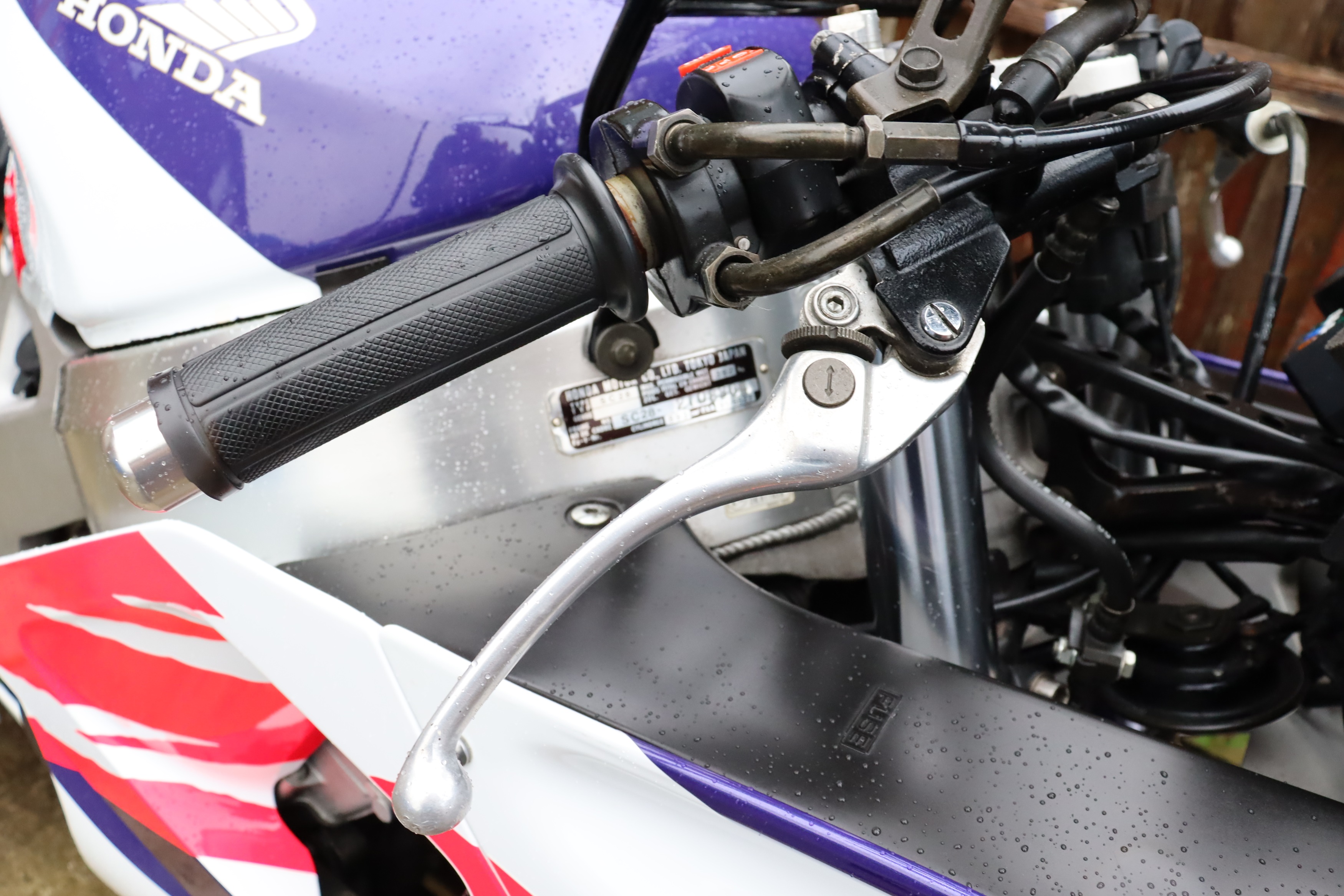 honda fireblade 900 rr sc28