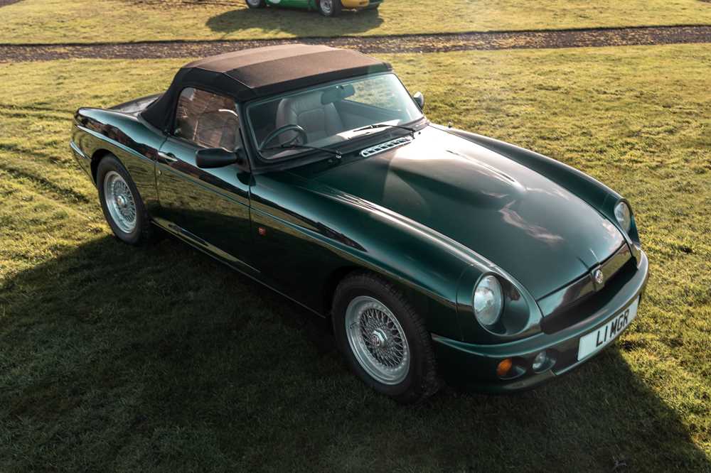 Lot 24 - 1994 MG RV8