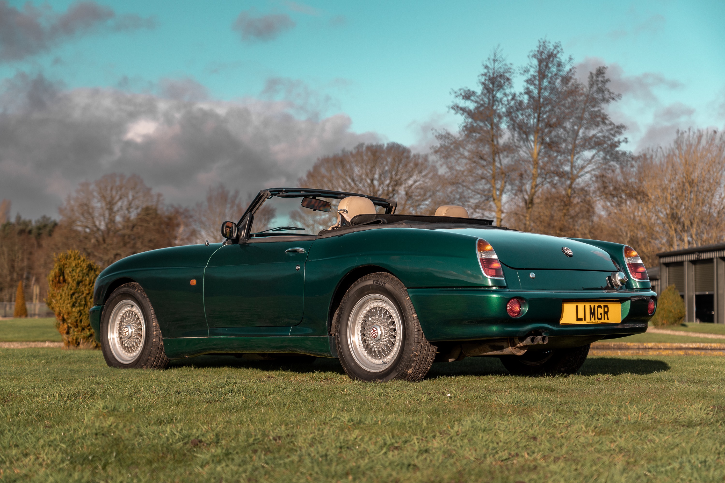Lot 24 - 1994 MG RV8