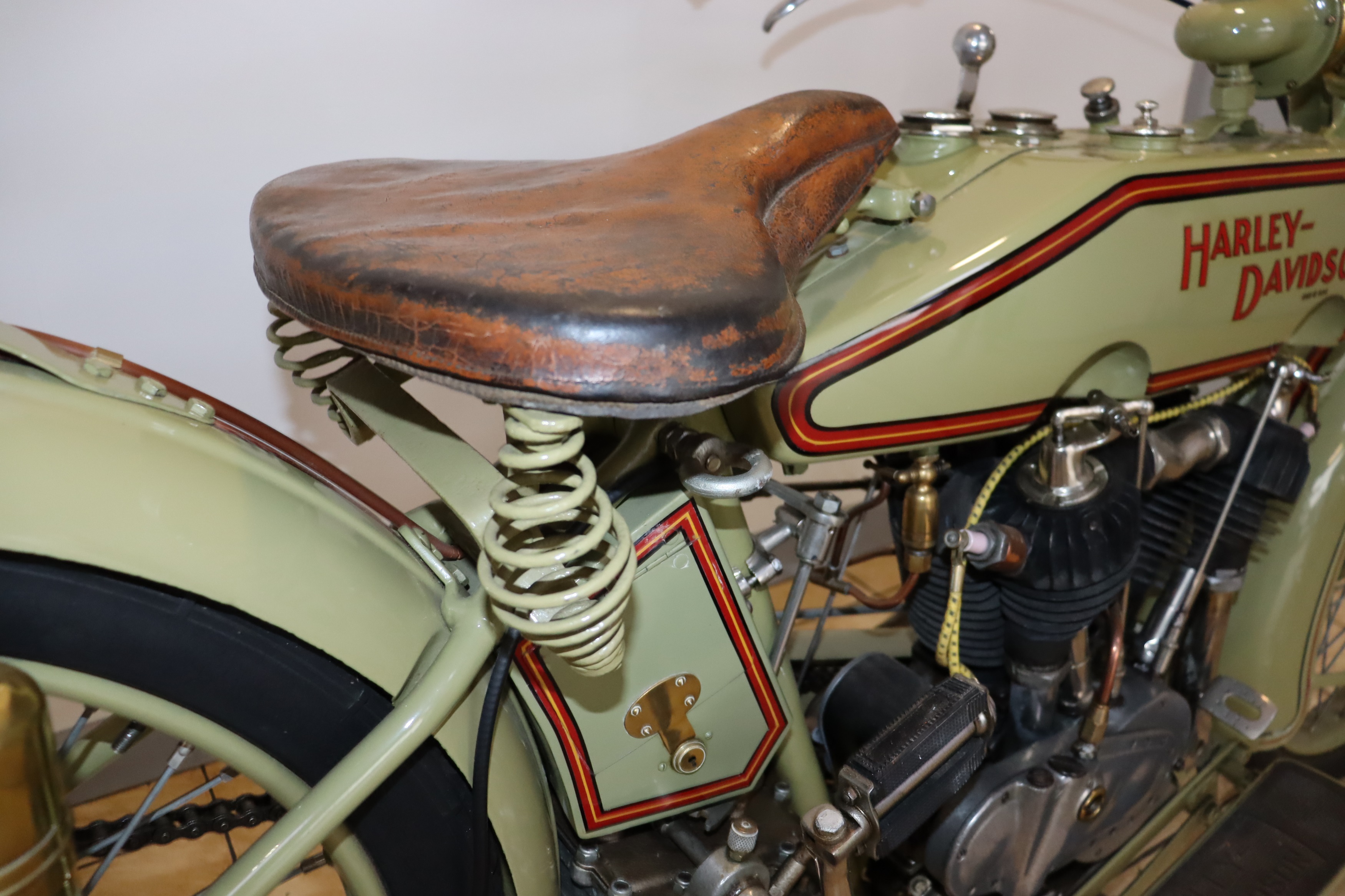Camion Ancien Studebaker De 1916 - Véhicule Collection Avec Moteur Harley-Davidson