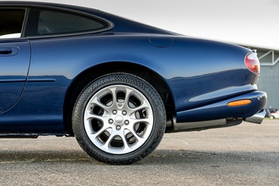 Lot 2001 Jaguar XKR 4.0 Coupe