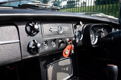 Lot 55 - 1971 MG B Roadster