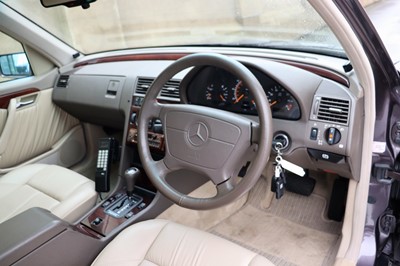 Lot 63 - 1995 Mercedes-Benz C280 Elegance Saloon