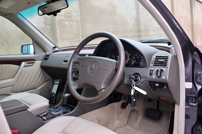 Lot 63 - 1995 Mercedes-Benz C280 Elegance Saloon