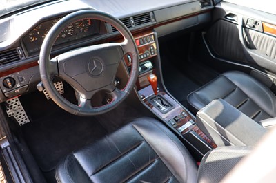 Lot 77 - 1993 Mercedes-Benz E500