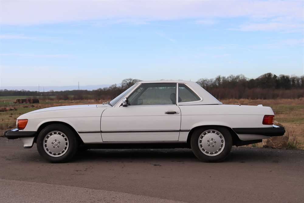 lot-66-1989-mercedes-benz-560-sl