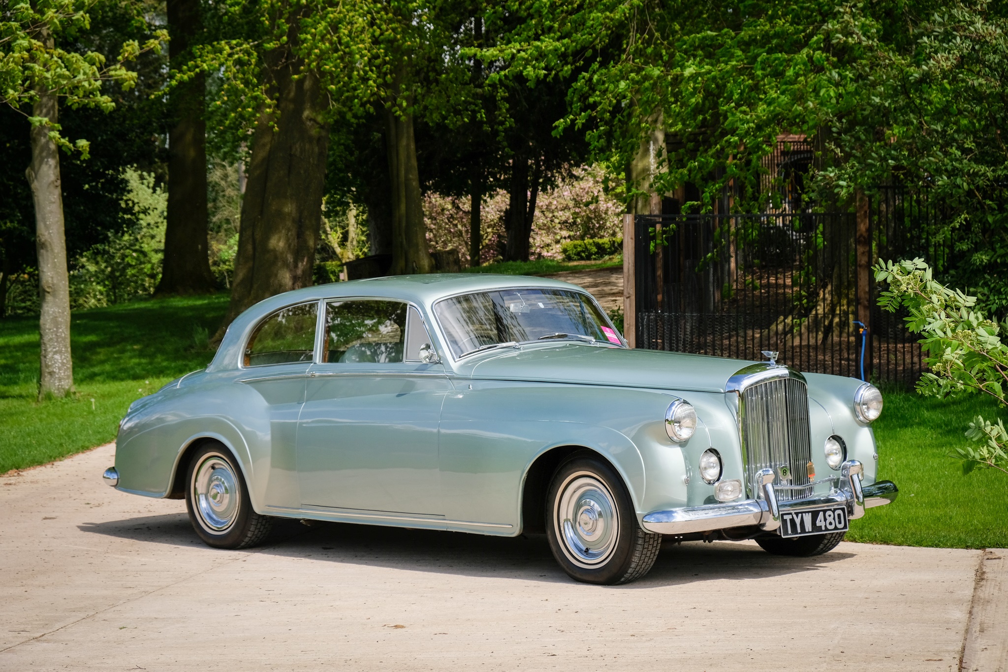 Bentley T1 Two Door Saloon by James Young, grün, Bauzeit 1966-67, nur 15 Coupés aus der Bentley T1 Two Door Saloon by James Young, grün, Bauzeit 1966-67, nur 15 Coupés aus der