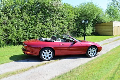 Lot 5 - 1999 Jaguar XK8 Convertible