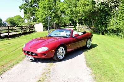 Lot 5 - 1999 Jaguar XK8 Convertible