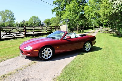 Lot 5 - 1999 Jaguar XK8 Convertible