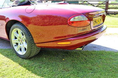 Lot 5 - 1999 Jaguar XK8 Convertible