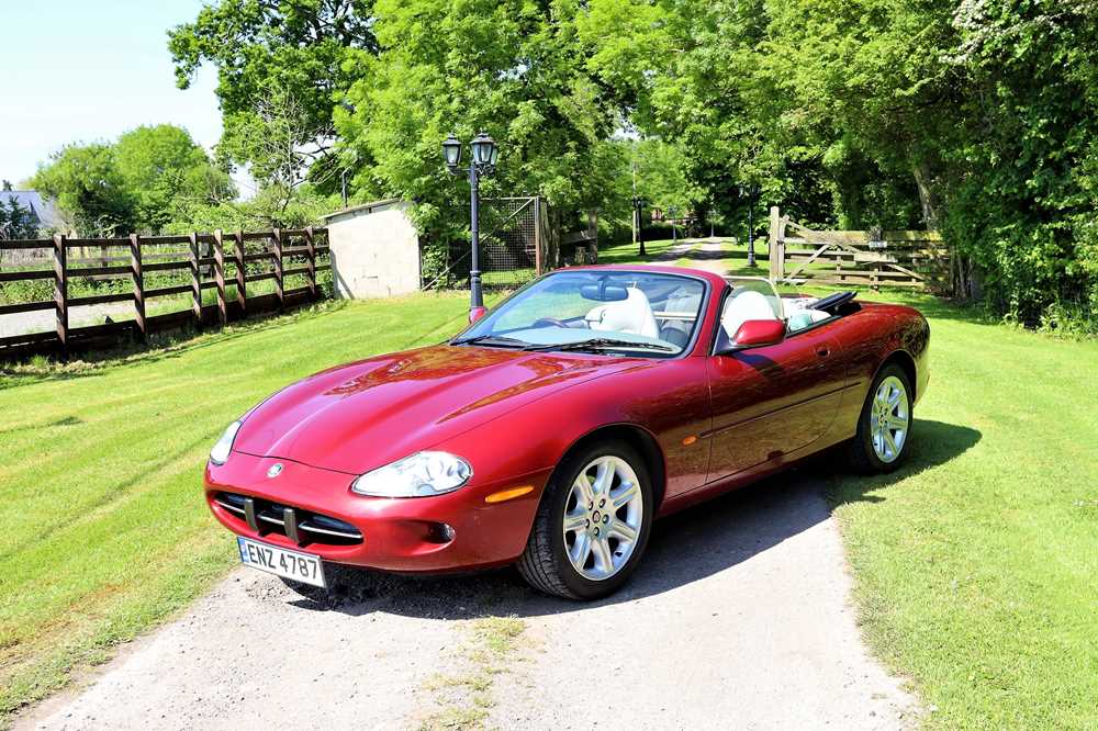 Lot 5 - 1999 Jaguar XK8 Convertible