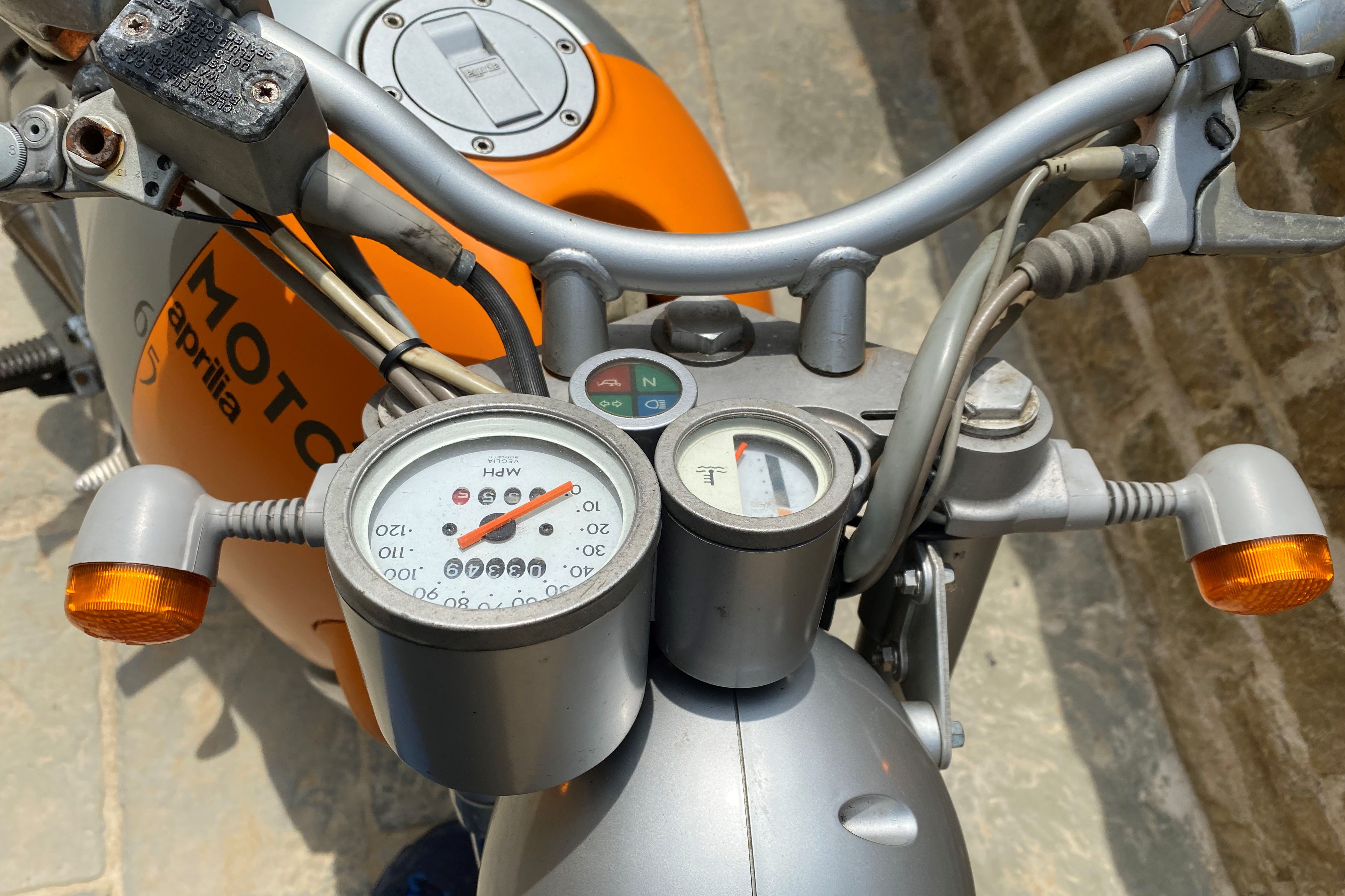 Jambe De Force Aprilia Moto 6.5 – MH00 BJ 1995 – Pièce D'origine Italie – Occasion