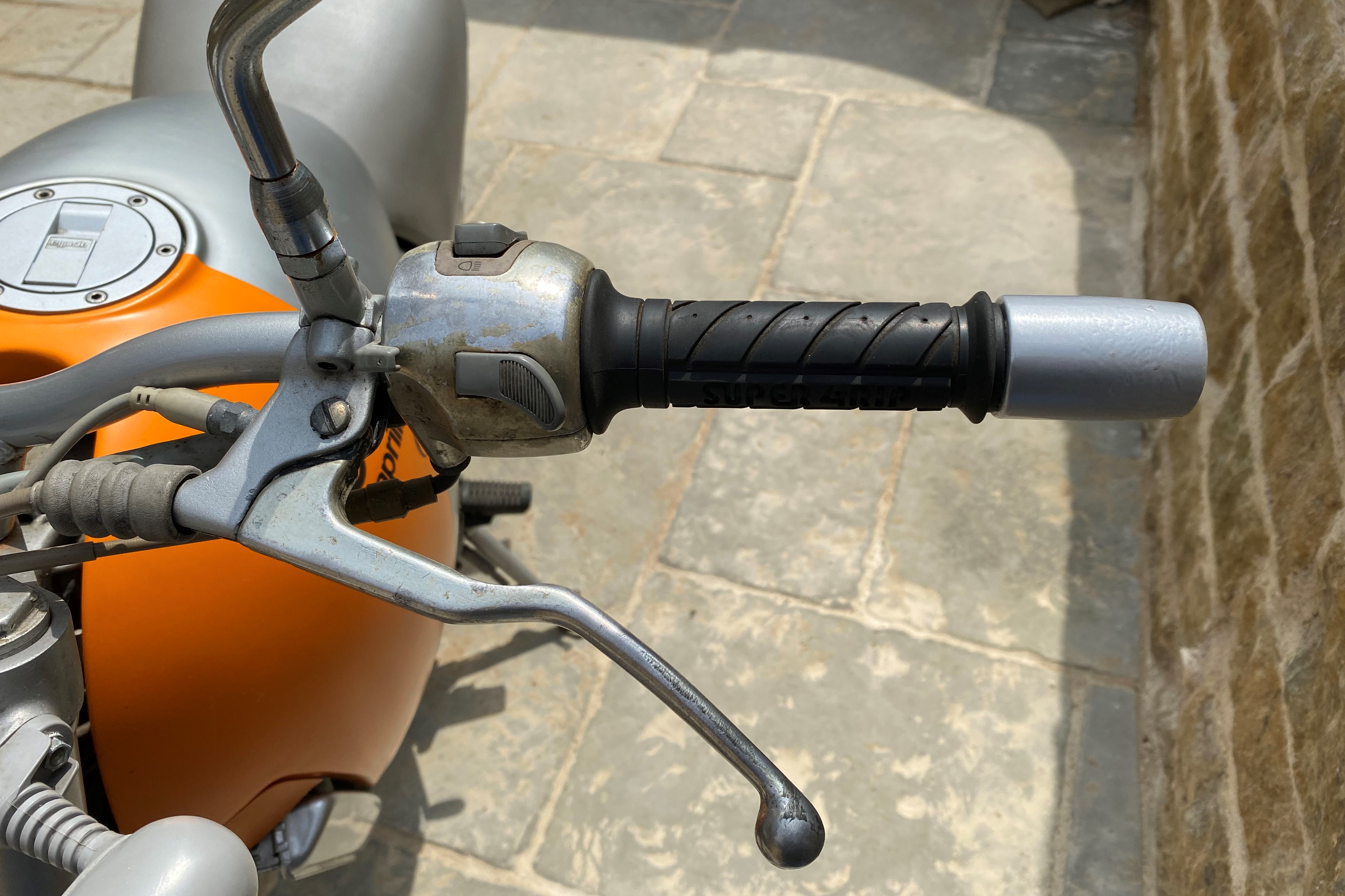 Manubrio Accossato HB152VY-125858 – Alluminio Verniciato Giallo Fluo, Per Aprilia 6.5 650cc (1995), Made In Italy