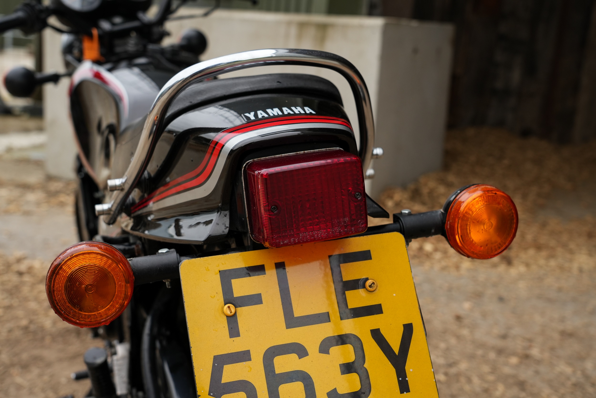 NEU Yamaha RD250LC RD350LC Paar Metall Zündkerze Kappen B8-33
